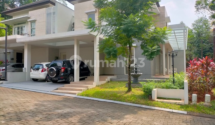 Corner House Ready to Live In, Green and Comfortable 2