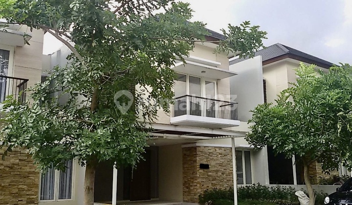 Rumah Asri Dalam Komplek Sereniahill Cluster Terdepan Jakarta Selatan