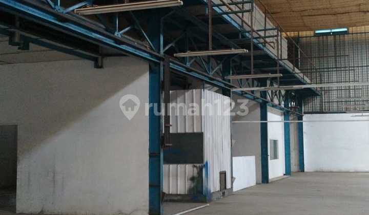 Gudang sayap Holis/TKI akses tol dan dekat tol 6