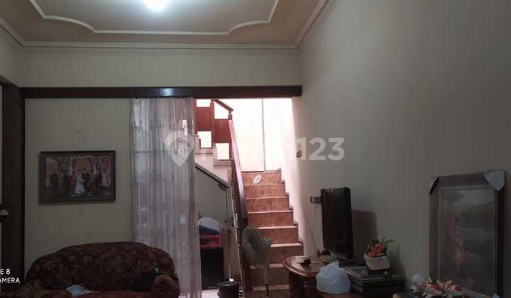 Rumah bagus terawat siap huni lokasi setrategis untuk usaha 5