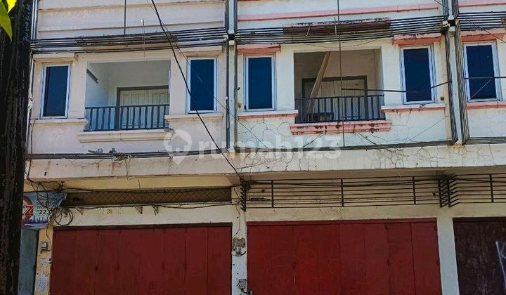 Two-Storey Terrace Shop House, 9 Meters Wide in Gowa 1
