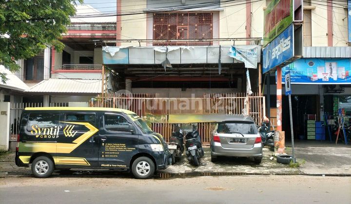 3-Story Shop House Ready for Use on Jl Cendrawasih, Makassar 1