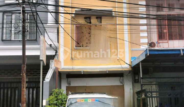 3-Storey Shop House Jl S Limboto Makassar SHM 1
