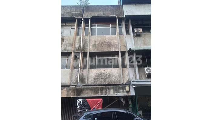 Ruko Jl Teh, Pinangsia, Luas 4x18m2.