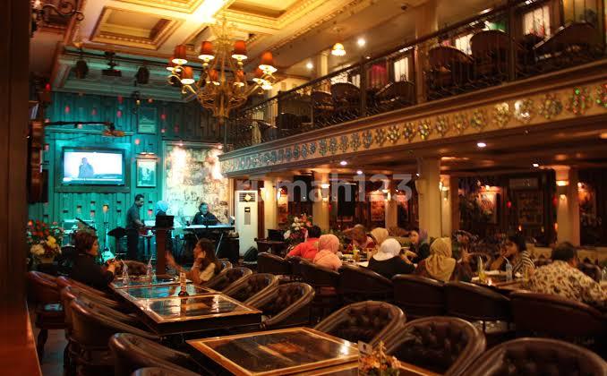 Gedung di Jalan Kramat Pela Kebayoran Baru Jakarta Selatan Gedung di Jalan Kramat Pela Kebayoran Baru Jakarta Selatan