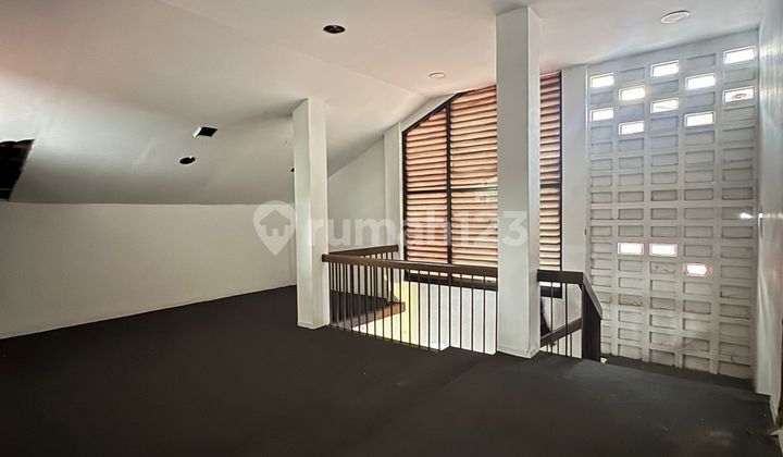 Dijual Bangunan Komersial di Jakarta Barat Dijual Bangunan Komersial di Jakarta Barat