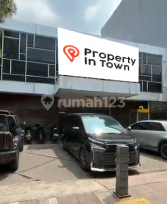 For sale: 2-story shophouse on Jalan Wolter Monginsidi, Kebayoran Baru