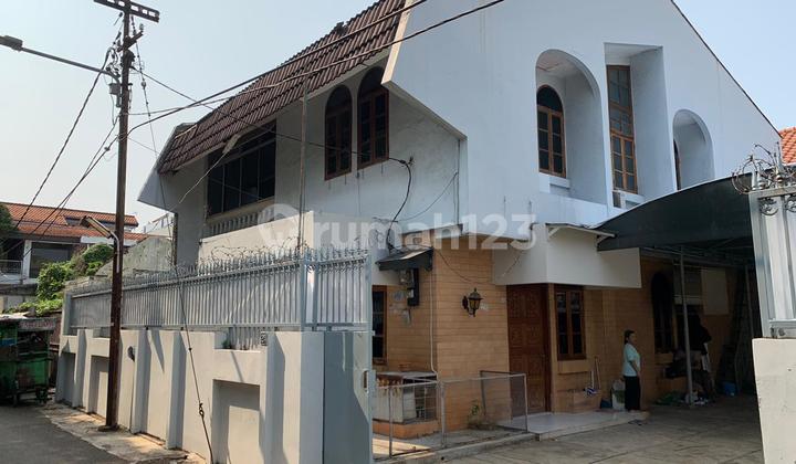 Dijual Rumah Hitung Tanah di Daerah Patal Senayan Jakarta