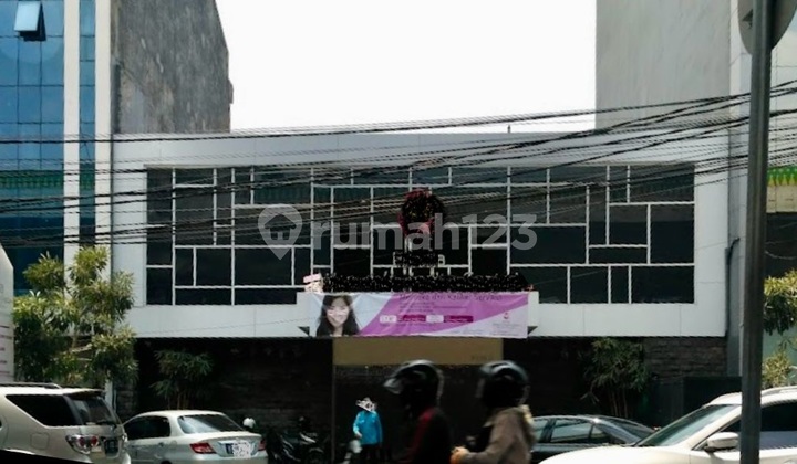 For sale: 2-story shophouse on Jalan Wolter Monginsidi, Kebayoran Baru 2