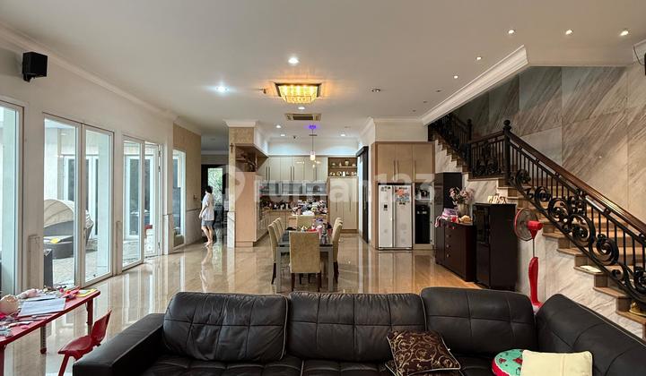 For Sale House in Patal Senayan South Jakarta