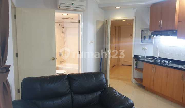 Sewa Apartemen Batavia 1 Bedorom Lantai Tinggi Furnished Bagus