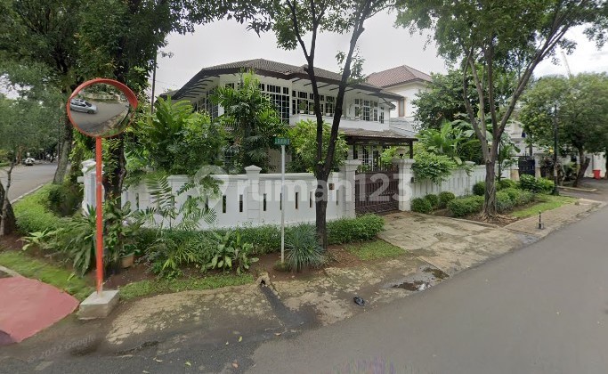 Disewakan Rumah di Kebayoran Baru Brawijaya Posisi Hook 1
