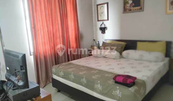 Strategic Location House in Modernland 2 Levels Wide 8. 2