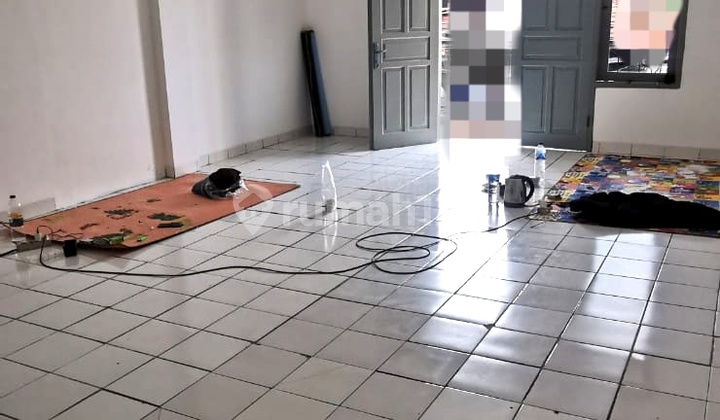 2.5-Story Shop House for Rent Cheap Near Modernland, Available for One Year 2