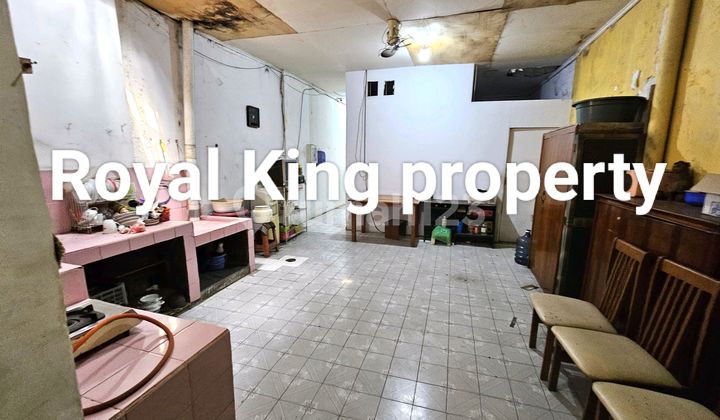 One-Story Shop House in Old Market, Plot 126, Land Area Only 2