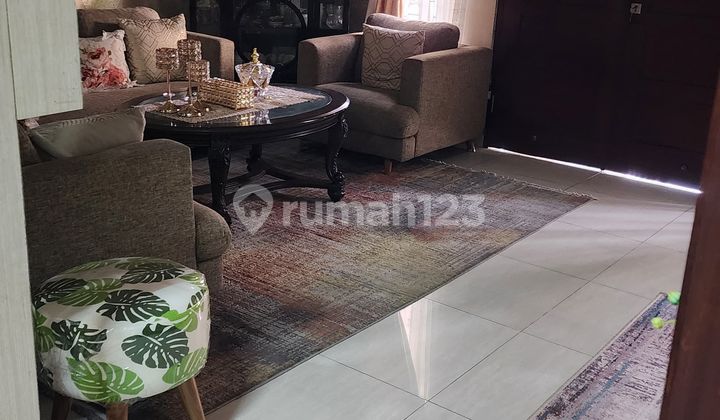 Rumah Murah Modernland 3 Tingkat Ada Kolam Ikan 