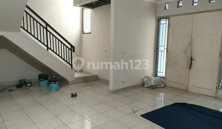 Cheap House for Rent in Banjar Wijaya, Strategic Location Suitable for Business/Office