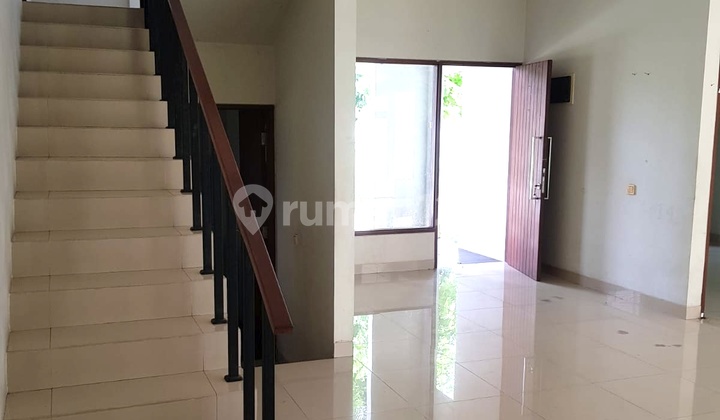 Affordable 2-Story House in Modernland Premier Park Affordable 2-Story House in Modernland Premier Park