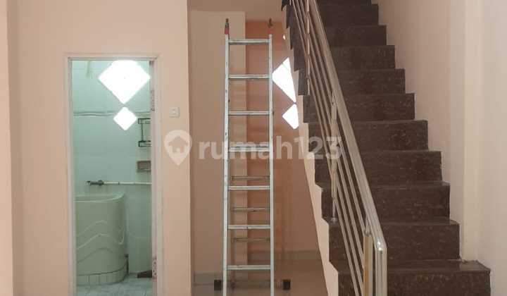 Rumah Murah 3 Tingkat di Taman Royal Rumah Murah 3 Tingkat di Taman Royal