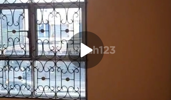 Strategically Located Shop House for Rent, 2 Floors in Poris Indah 2