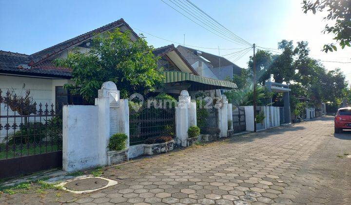 Rumah Dengan Halaman Luas Lokasi Strategis Dekat Sman 2 Jogja /dh 1