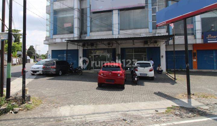 GEDUNG  / RUKO 3 LANTAI, DI RINGROAD UTARA DEKAT PAKUWON MALL, SLEMAN 2