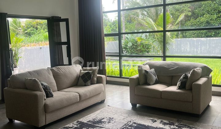 Villa Modern Tropis dengan Kolam Renang Pribadi di Turi Sleman 2