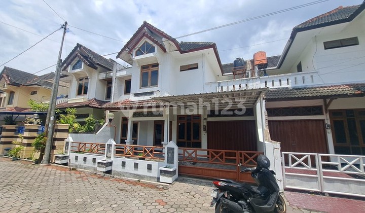 Dijual Rumah 2 Lantai Dakam Perum Dekat dengan Jalan Godean Km 2.8, Ngestiharjo, Kasihan, Bantul