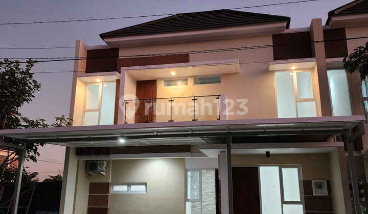 Rumah Dalam Perum Griya Kuantan Banyuraden, Gamping, Sleman.