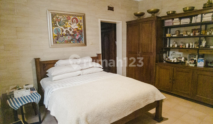 Luxury Furnished 2-Story House Near Pakuwon Mall, Condongcatur, Depok, Sleman 2