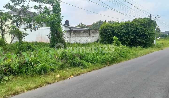 Productive Land in the Asri Pandowoharjo Area, 1,500 Square Meters, Ideal for Cafe, Boarding House, or Business in Pandowoharjo Sleman.