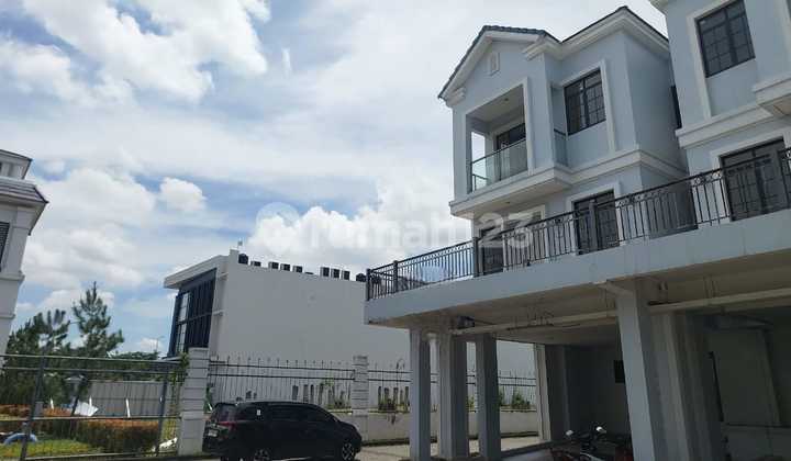 Beautiful 3-Story Lavon House 2 Viridia Shm 2