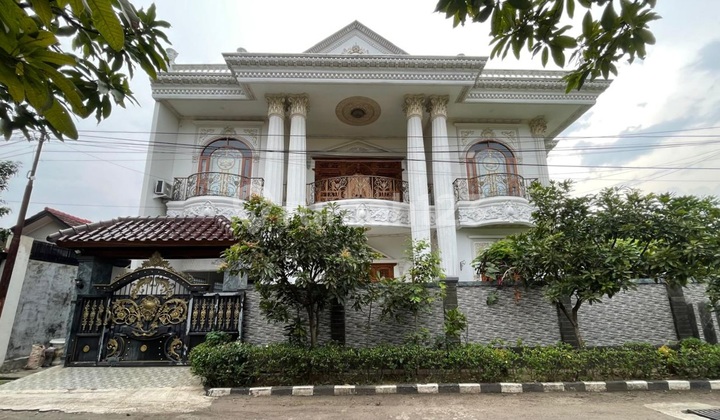 Beautiful Earth Adipura Gedebage Hook House