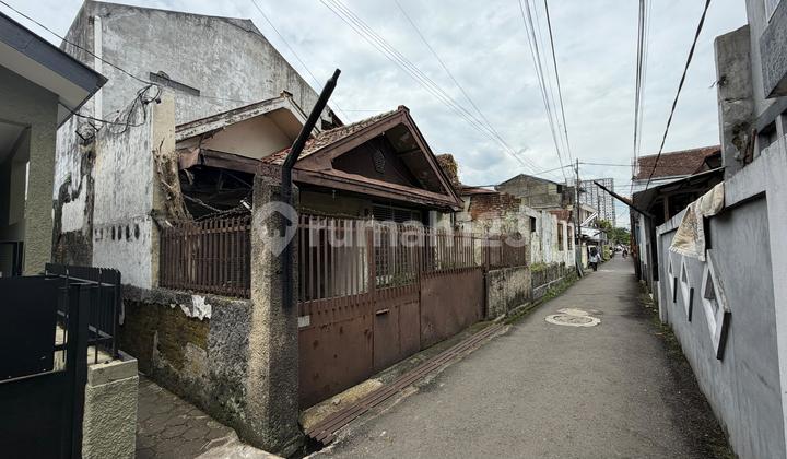 Rumah Lama Burangrang Dekat Pusat Kota