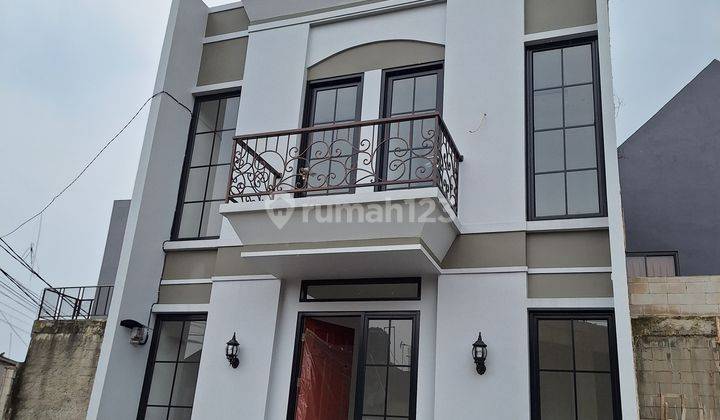 Hunian 2 Lantai Modern Klasik Dilengkapi Smartdoor di Pamulang 2