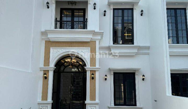 Rumah Mewah 2,5 Lantai Konsep American Classic diKebagusan Jaksel 1