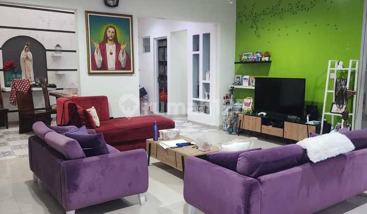 Quick Sale: Neat, Good, Well-Maintained House in Aruba Residence, Pancoran Mas, Depok, West Java. 2