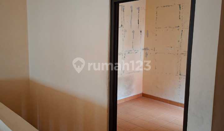 Rumah 2 lantai siap huni di Tanah Baru, Depok  2