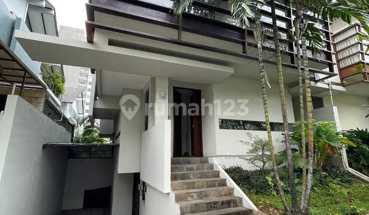 Rumah Townhouse Ada Kolam Renang Di Kemang, Jakarta Selatan Rumah Townhouse Ada Kolam Renang Di Kemang, Jakarta Selatan
