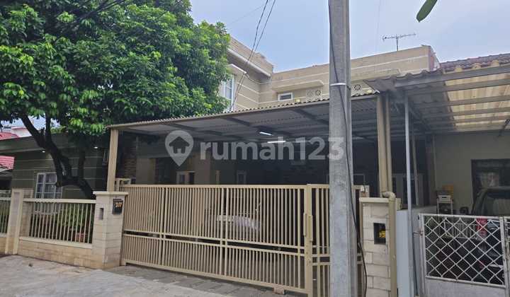Rumah 2 Lantai Dalam Perumahan di Cinere, Depok 1