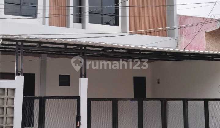 Rumah Dalam Komplek Dekat Living Plaza Cinere
