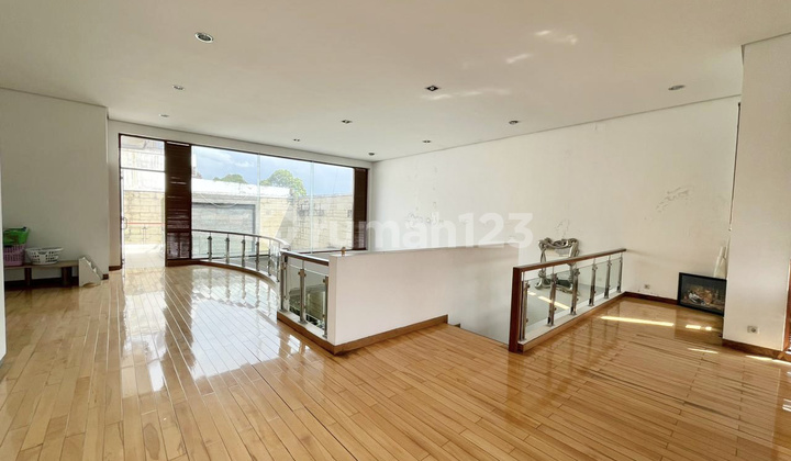 Rumah Murah Sukahaji Bagus 2 Lantai Harga 4 Milyaran di Sayap Sutami Bandung Semi Furnished 2