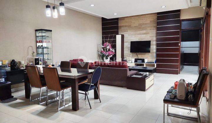 Rumah Langka Lokasi Depan Luas 312 Meter Di Singgasana Pradana Bandung Rumah Furnished Bagus SHM - Sertifikat Hak Milik di Kompleks Singgasana Pradana Bandung, Mekar Wangi