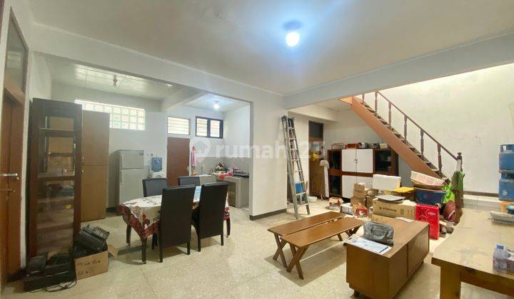 Rumah Pusat Kota Bandung Strategis Lebar Muka 12 Meter Harga 2 Milyar Rumah SHM - Sertifikat Hak Milik di Jalan Sawah Kurung Bandung, Ciateul Semi Furnished Bagus