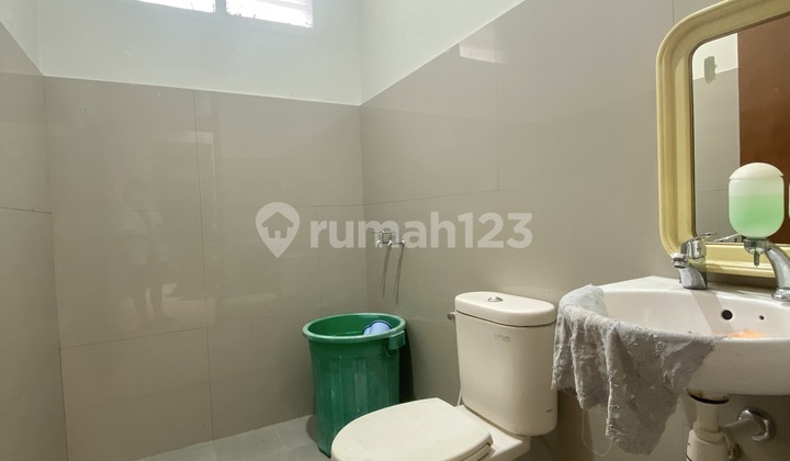 Rumah Pusat Kota Bandung Strategis Lebar Muka 12 Meter Harga 2 Milyar Rumah SHM - Sertifikat Hak Milik di Jalan Sawah Kurung Bandung, Ciateul Semi Furnished Bagus