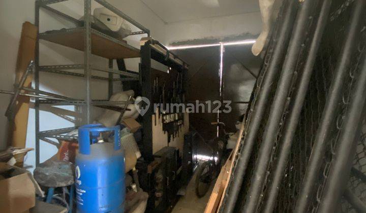 Rumah Pusat Kota Bandung Strategis Lebar Muka 12 Meter Harga 2 Milyar Rumah SHM - Sertifikat Hak Milik di Jalan Sawah Kurung Bandung, Ciateul Semi Furnished Bagus