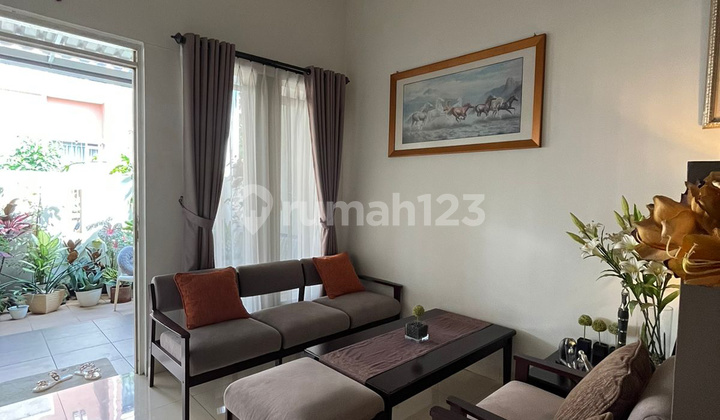 Well-Maintained Beautiful House with Renovation in TKI 3 Bandung, Semi-Furnished Beautiful House in Taman Kopo Indah 3 Bandung, Taman Kopo Indah. 2