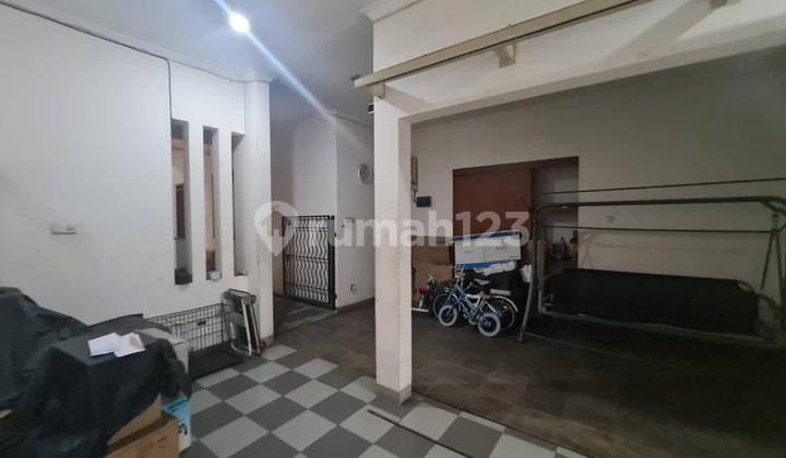 Two-Story Singgasana Pradana House in Bandung, Area 400 Meters, SHM Certified House. 2