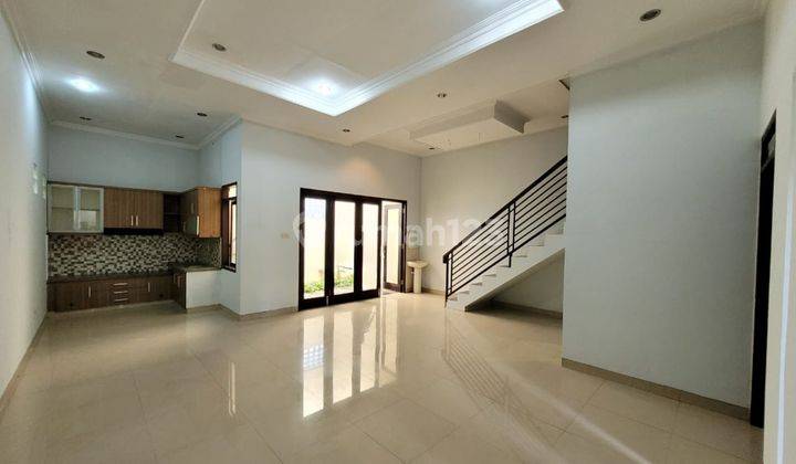 Rumah 2 Lantai Bagus Harga Dibawah 3 Milyar Di Singgasana Pradana Bandung Rumah Semi Furnished Bagus SHM - Sertifikat Hak Milik di Kompleks Singgasana Pradana Bandung, Mekar Wangi 1