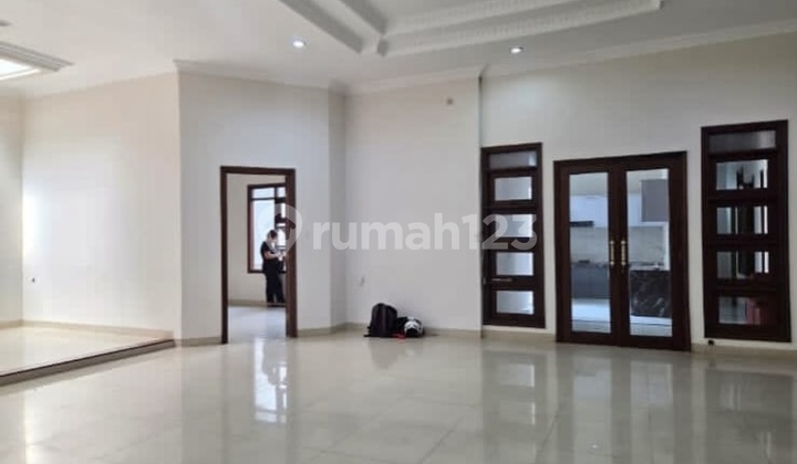 Rumah Singgasana Pradana Renovasi Bagus SHM di Mekar Wangi Rumah Singgasana Pradana Renovasi Bagus SHM di Mekar Wangi